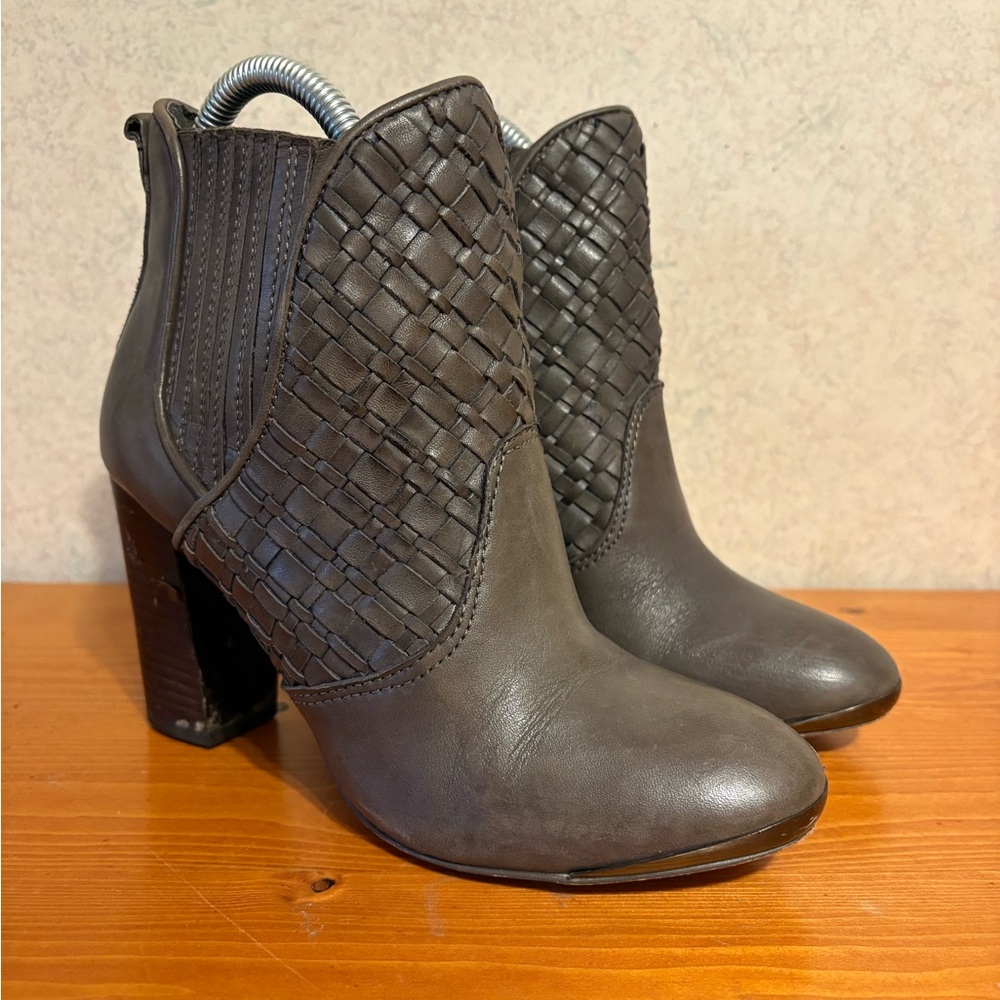 Women's Elliiott Lucca Lucia Quilted Gray Leather Ankle Boots Size 5.5